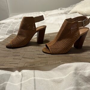 Tahari tan heels
